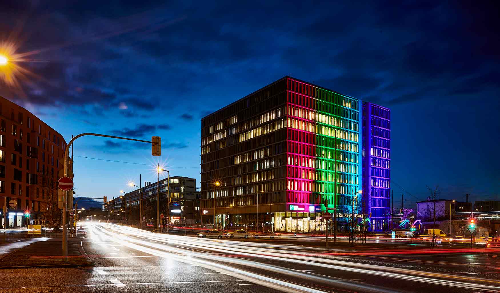 Gebäude bei Dämmerung